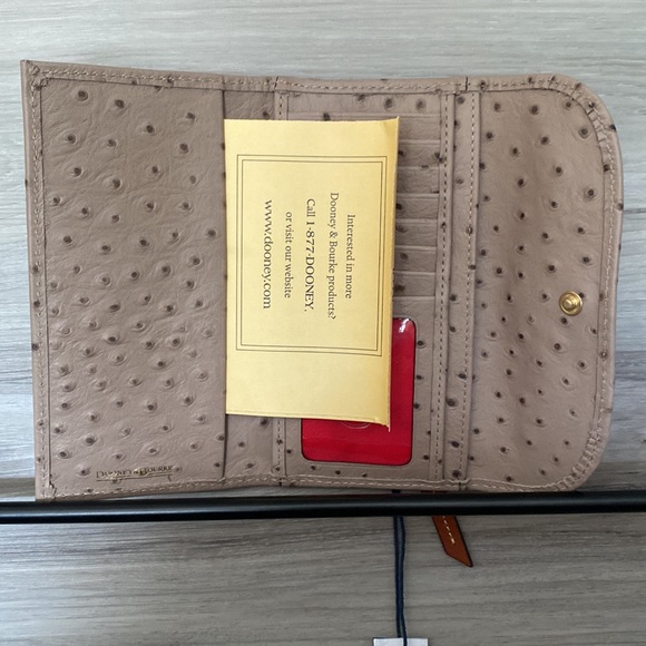 NWT- Dooney & Bourke Ostrich Continental Clutch Leather Wallet, Light Taupe - Picture 5 of 9